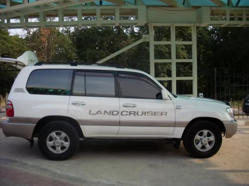 Автомобиль Toyota Land Cruiser 100,  2002 г.